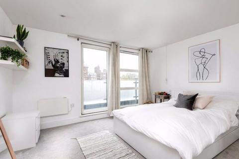 3 bedroom flat to rent, Tiltman Place, London N7