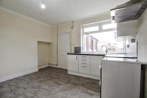 3 bedroom terraced house to rent, Emerson Avenue, Stainforth, DONCASTER