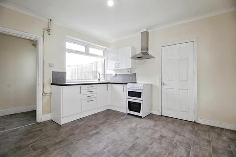 3 bedroom terraced house to rent, Emerson Avenue, Stainforth, DONCASTER
