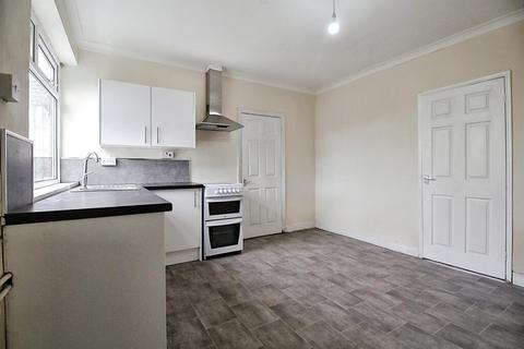 3 bedroom terraced house to rent, Emerson Avenue, Stainforth, DONCASTER