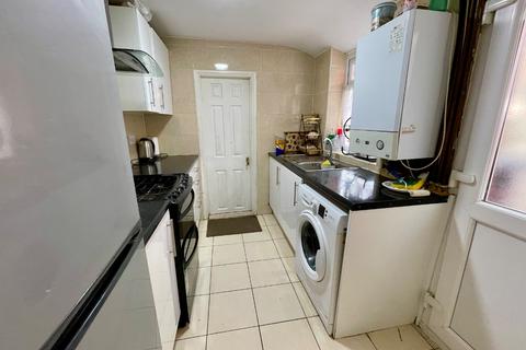 undefined, Warwick Road West, Luton, Bedfordshire, LU4 8BJ