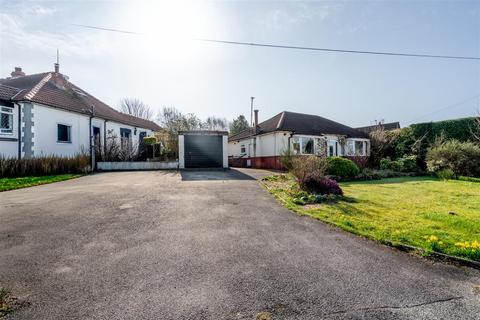 2 bedroom detached bungalow for sale, Mavis Avenue, Leeds LS16