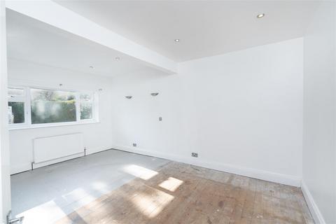 2 bedroom detached bungalow for sale, Mavis Avenue, Leeds LS16