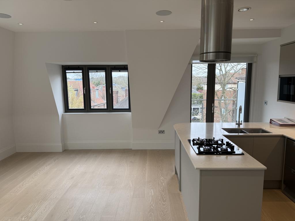 2 bed flat to rent Green Lane, London NW4