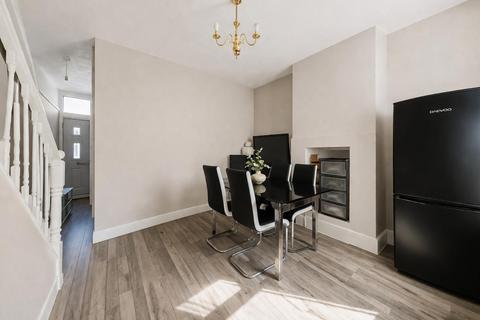 3 bedroom terraced house to rent, Scrooby Street, London