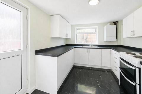 3 bedroom terraced house to rent, Scrooby Street, London