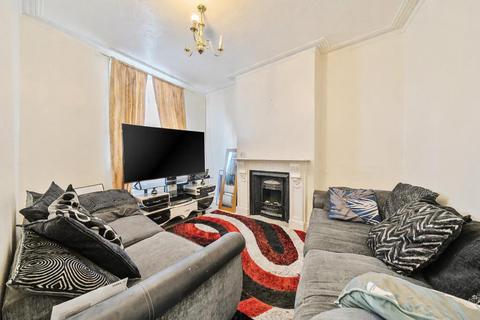 3 bedroom terraced house to rent, Scrooby Street, London