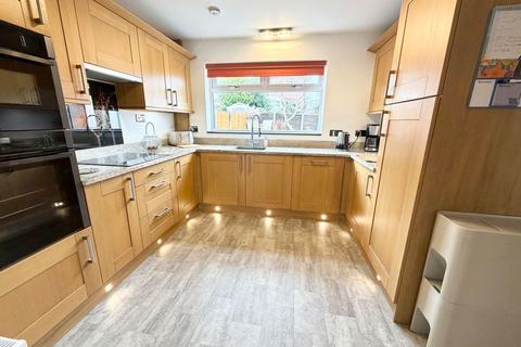 3 bedroom detached house for sale, Westacre Drive, Brierley Hill DY5