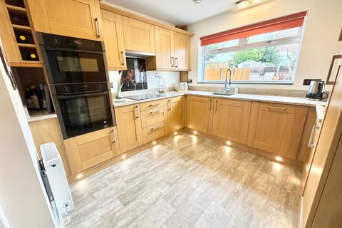 3 bedroom detached house for sale, Westacre Drive, Brierley Hill DY5