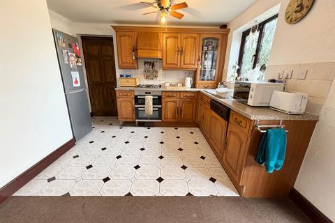 3 bedroom detached house for sale, Broomehill Close, Brierley Hill DY5