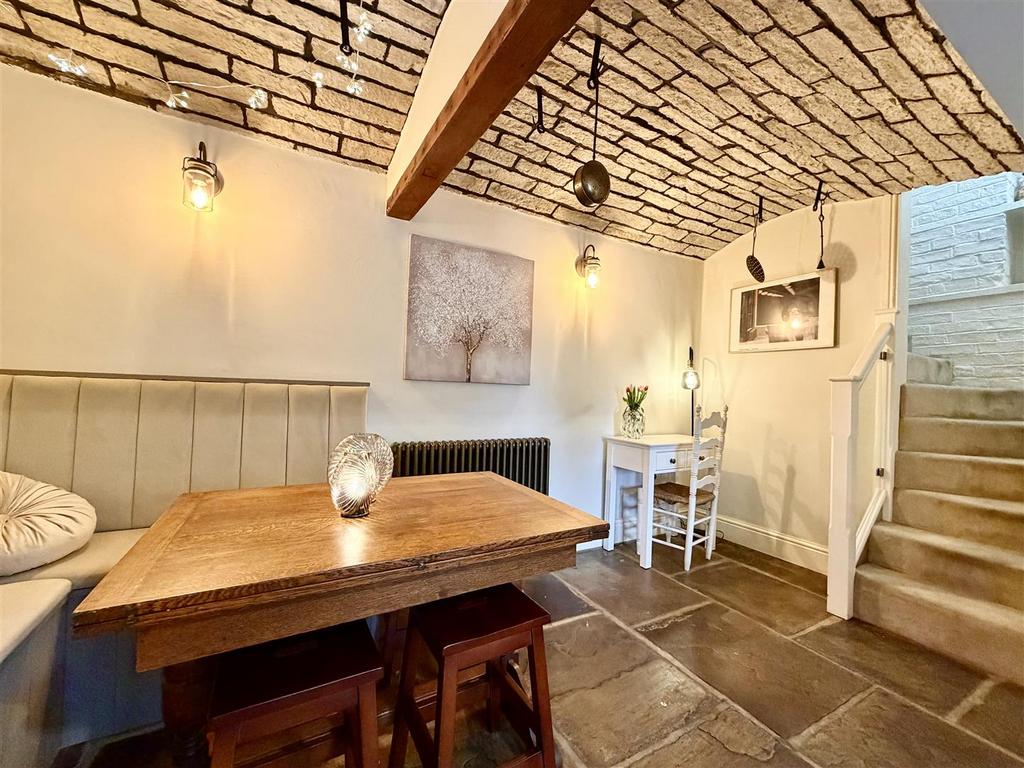 Dining/sitting room