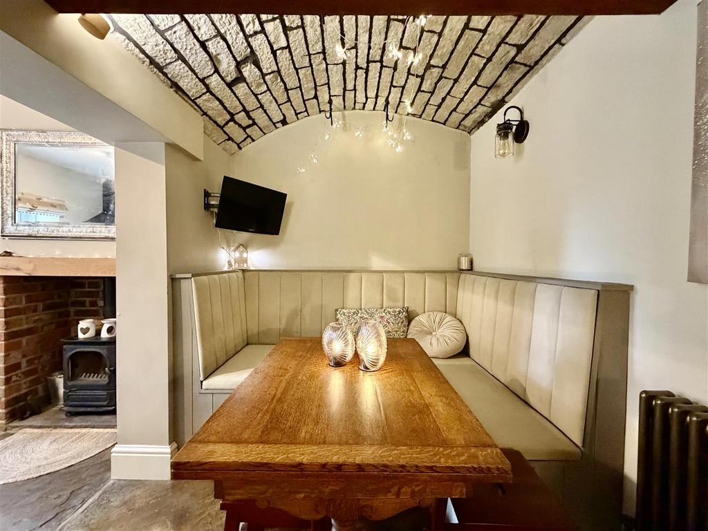 Dining/sitting room