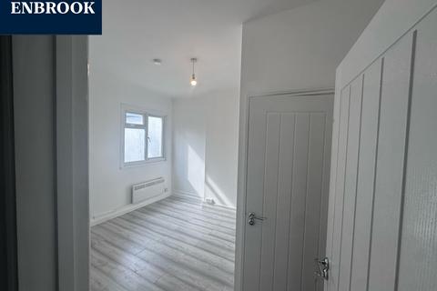 1 bedroom house of multiple occupation to rent, London Road, Westcliff-on-Sea SS0