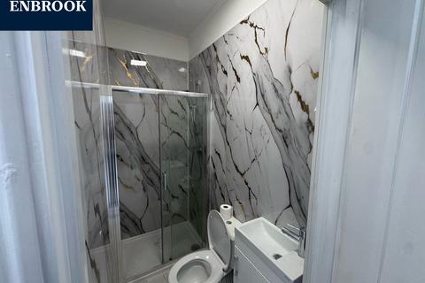 1 bedroom house of multiple occupation to rent, London Road, Westcliff-on-Sea SS0