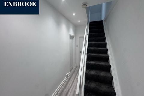 1 bedroom house of multiple occupation to rent, London Road, Westcliff-on-Sea SS0