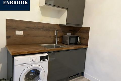 1 bedroom house of multiple occupation to rent, London Road, Westcliff-on-Sea SS0