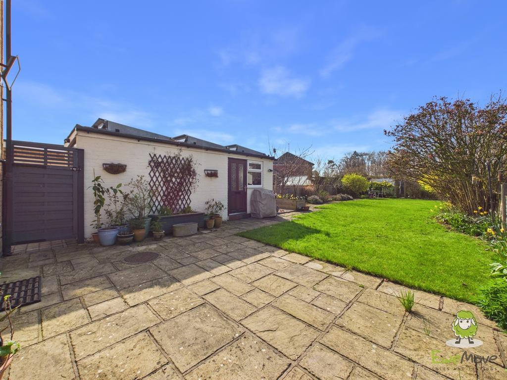 Back Garden Emily Dimelow Ewemove Whitchurchand Nantwi