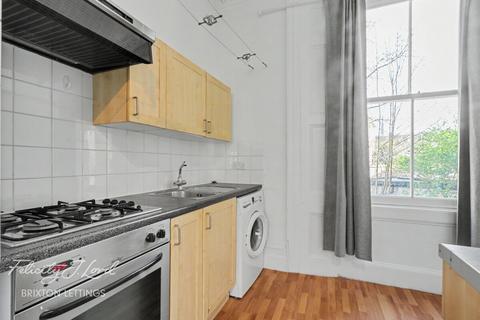 Studio to rent, St Martin's Road, LONDON