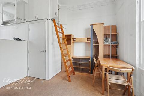 Studio to rent, St Martin's Road, LONDON