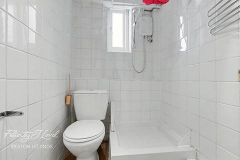 Studio to rent, St Martin's Road, LONDON