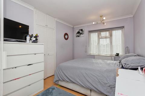 2 bedroom flat for sale, Linton Avenue, Borehamwood
