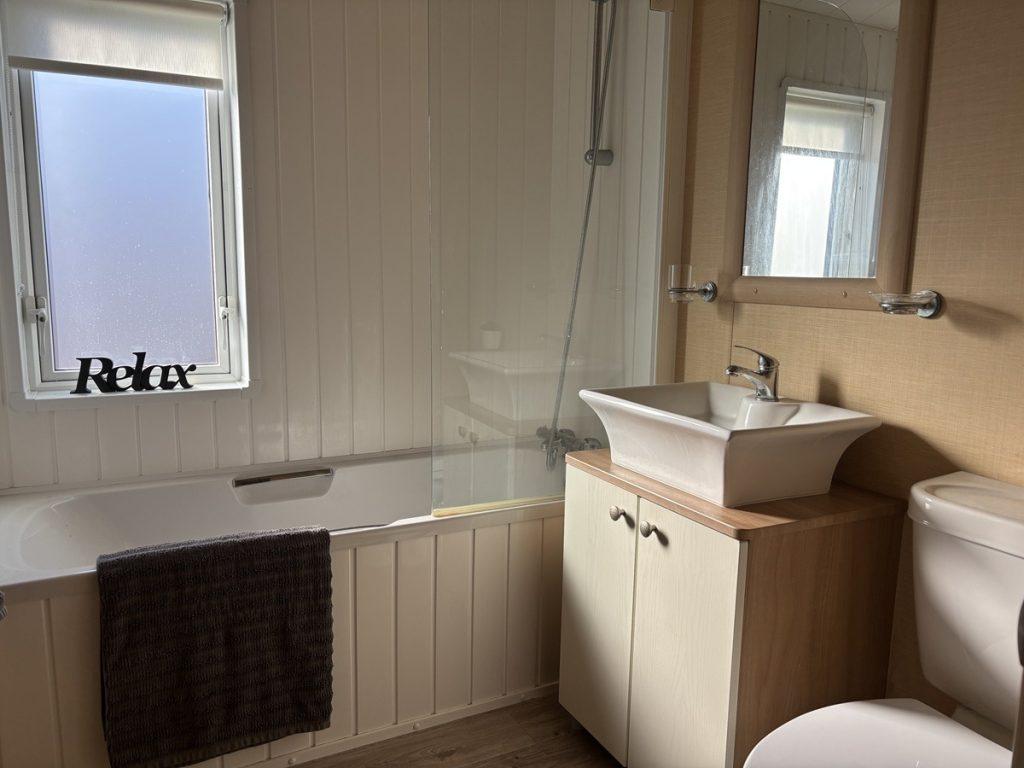 Willerby Boston Bathroom At Smithy Leisure Park