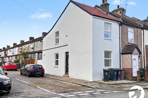 2 bedroom end of terrace house to rent, Carlisle Road, Dartford, Kent, DA1