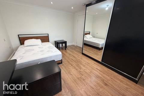 1 bedroom in a house share to rent, Gospatrick Road, LONDON