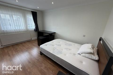 1 bedroom in a house share to rent, Gospatrick Road, LONDON