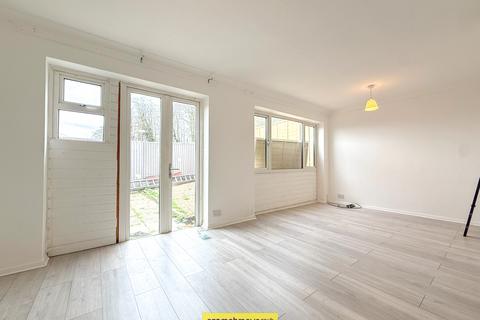 3 bedroom terraced house to rent, Copenhagen Close Luton LU3 3TE