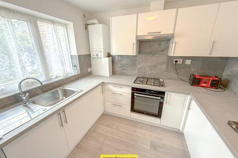 3 bedroom terraced house to rent, Copenhagen Close Luton LU3 3TE