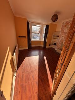 3 bedroom semi-detached house to rent, Weston Grove Road, Southampton SO19