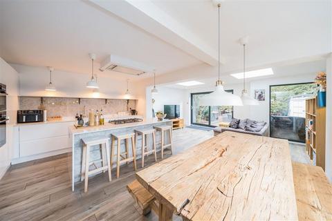 4 bedroom house for sale, Shacklegate Lane, Teddington TW11