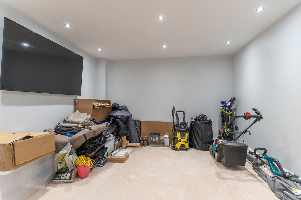 Basement/Garage