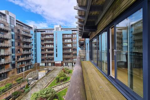 3 bedroom flat to rent, Breadalbane Street, Leith EH6