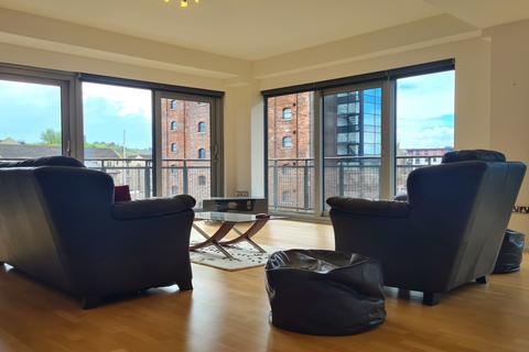 3 bedroom flat to rent, Breadalbane Street, Leith EH6