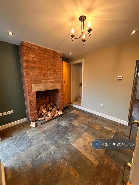 Kitchen/ Dining Space