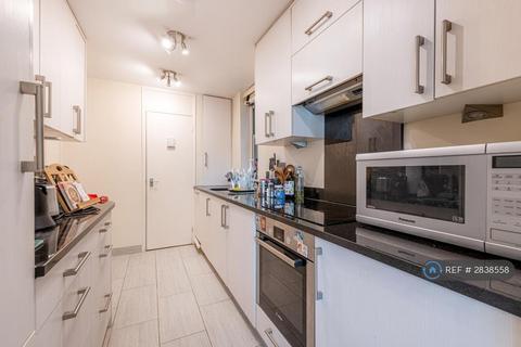 2 bedroom flat to rent, Waverley Court, London, NW3