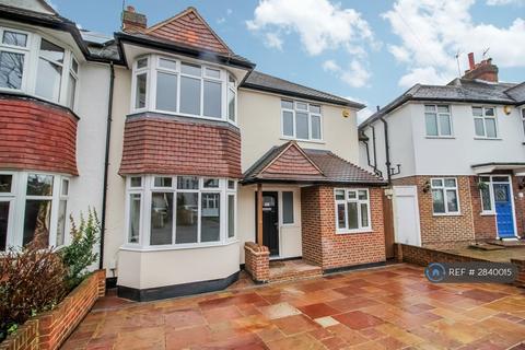 5 bedroom semi-detached house to rent, New Farm Avenue, Bromley, BR2