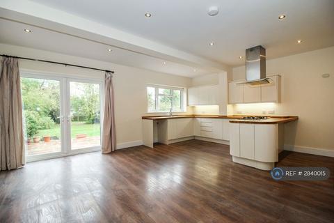 5 bedroom semi-detached house to rent, New Farm Avenue, Bromley, BR2