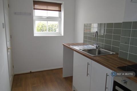 2 bedroom terraced house to rent, Quebec Close, Eastbourne, BN23