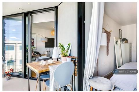 1 bedroom flat to rent, Riverlight Quay, London, SW11