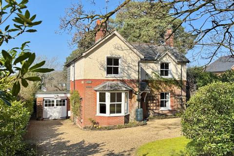 4 bedroom detached house for sale, Ringwood Road, St. Ives, BH24 2NY