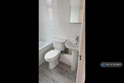 Studio to rent, Kent Road, Dagenham (Close To Dagenham East Station), RM10