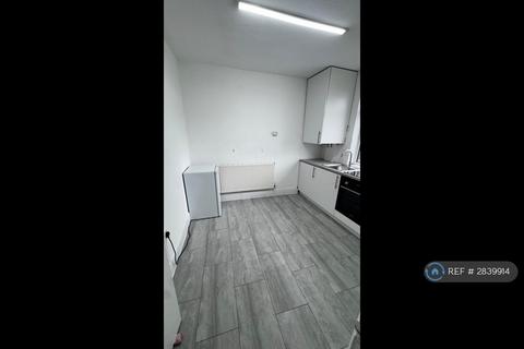 Studio to rent, Kent Road, Dagenham (Close To Dagenham East Station), RM10