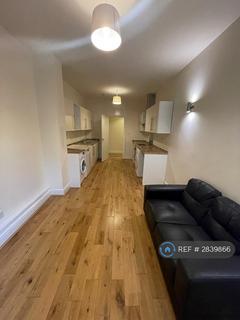3 bedroom flat to rent, Manor Mount, London, SE23