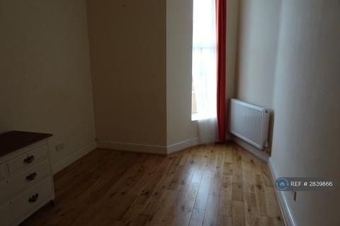 3 bedroom flat to rent, Manor Mount, London, SE23