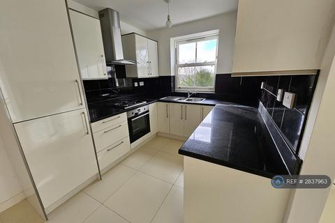 2 bedroom flat to rent, Oakbraes, Godalming, GU7