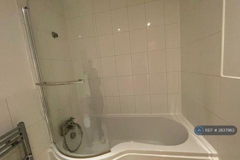 2 bedroom flat to rent, Oakbraes, Godalming, GU7