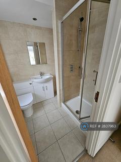 2 bedroom flat to rent, Oakbraes, Godalming, GU7